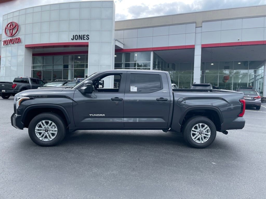 New 2026 Toyota Tundra SR5 SR5 CREWMAX 5.5