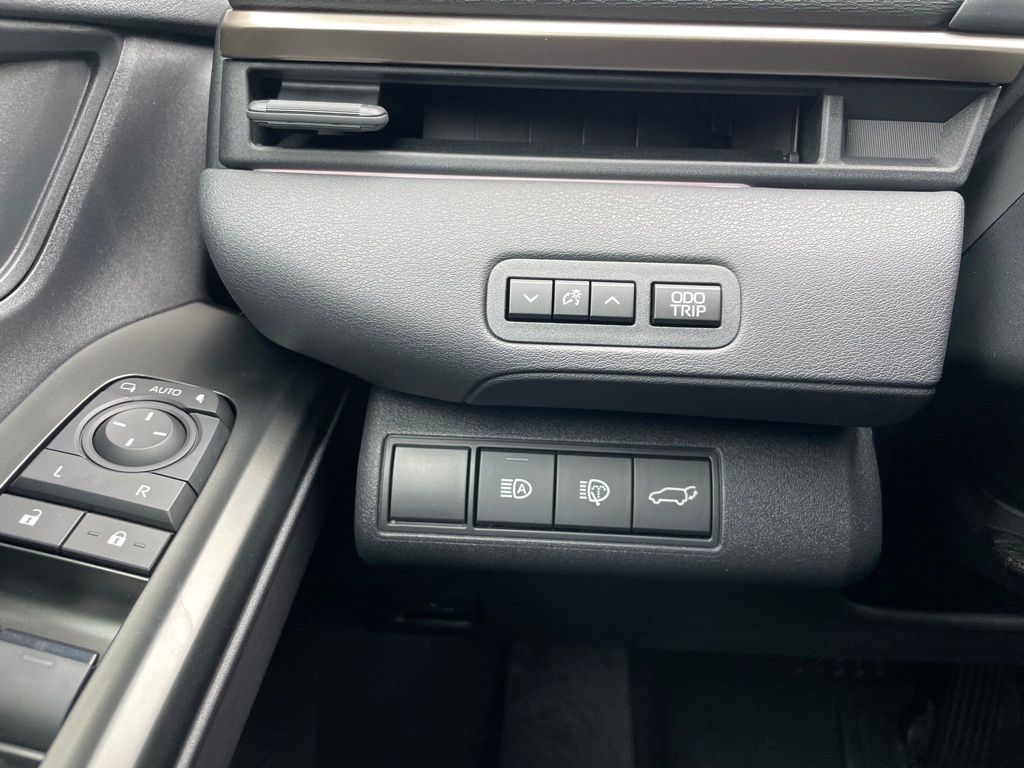 2026 Toyota bZ XLE - Photo 18