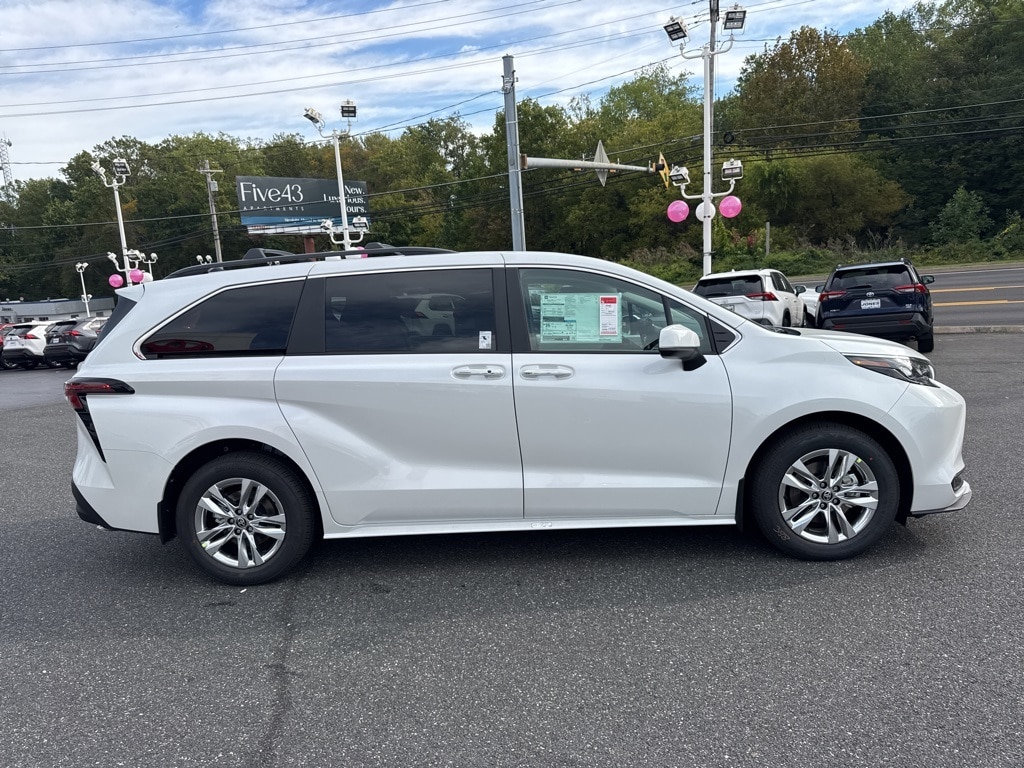 New 2025 Toyota Sienna XLE 7 PASSENGER