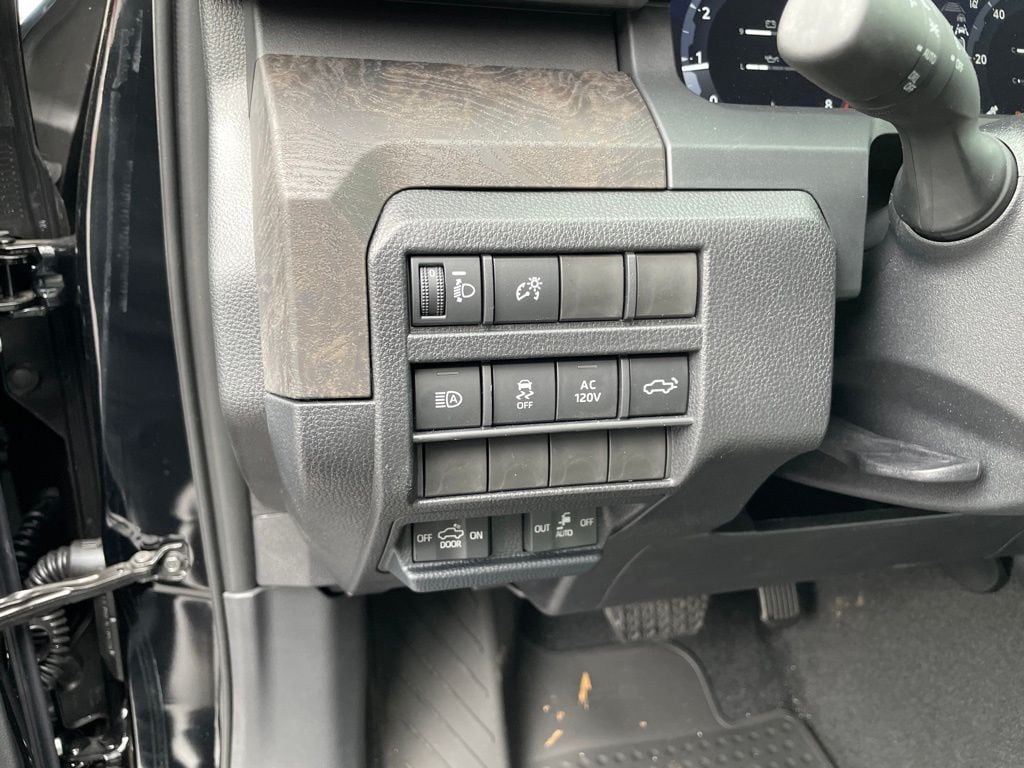 2026 Toyota Tacoma Limited - Photo 10