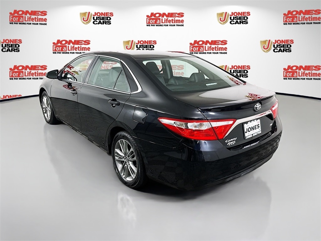 Used 2016 Toyota Camry SE Sedan