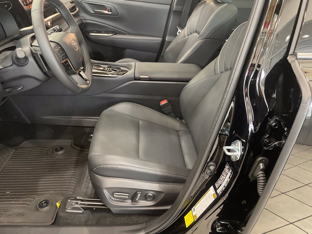 2026 Toyota Crown Signia Limited - Photo 10