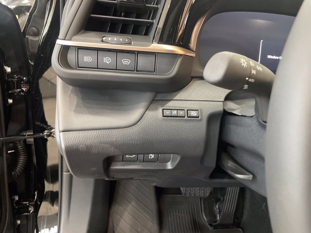 2026 Toyota Crown Signia Limited - Photo 13