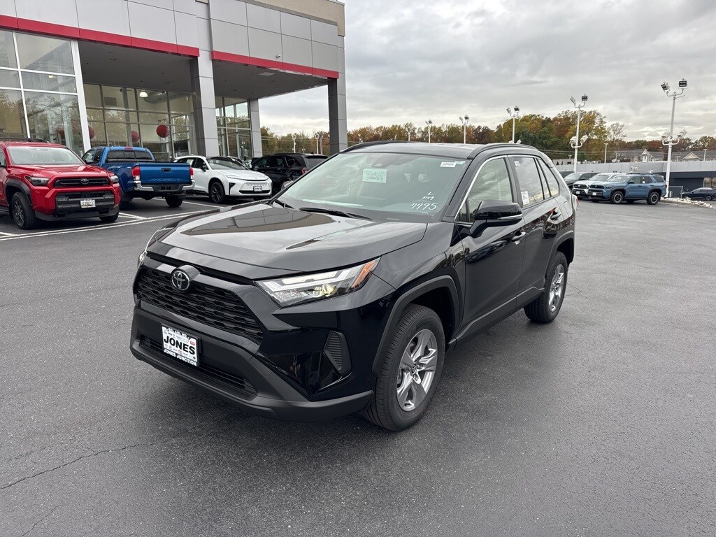 New 2025 Toyota RAV4 XLE XLE AWD SUV