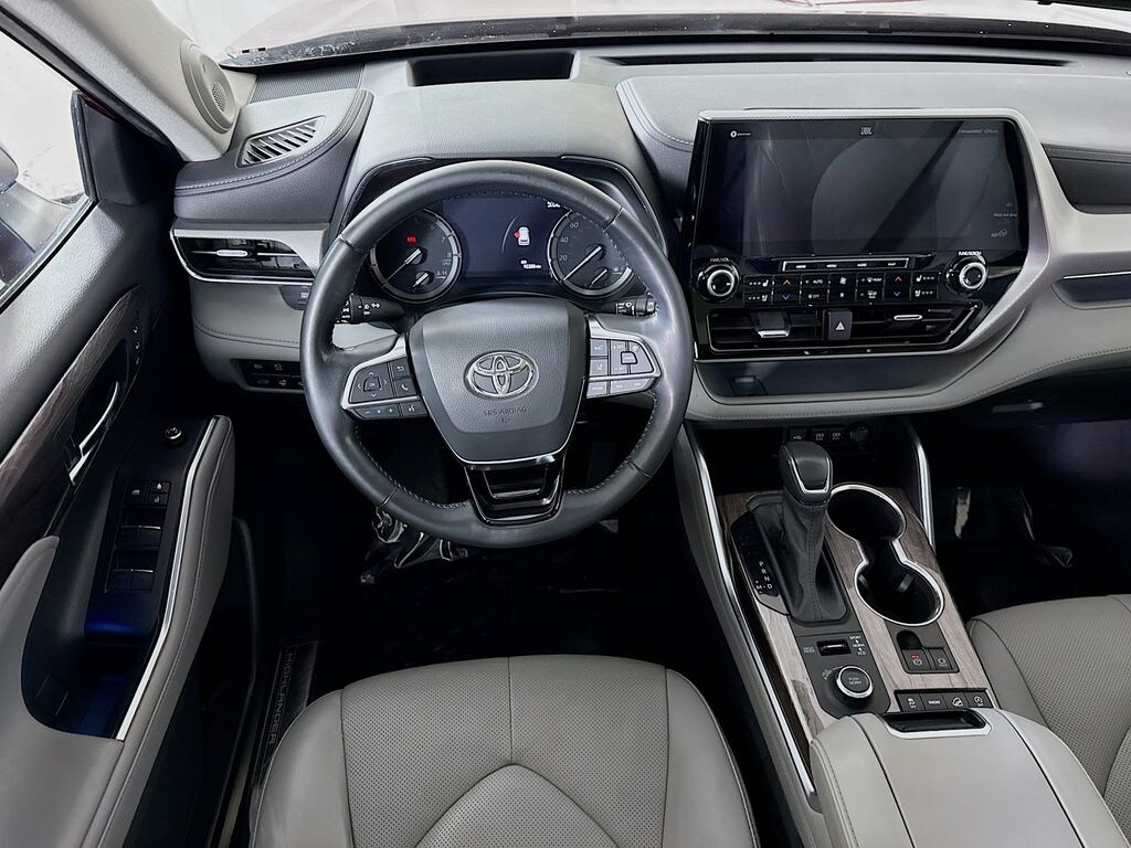 Used 2021 Toyota Highlander Platinum SUV