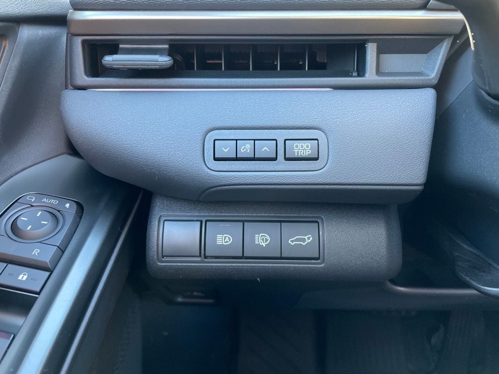 2026 Toyota bZ XLE - Photo 18