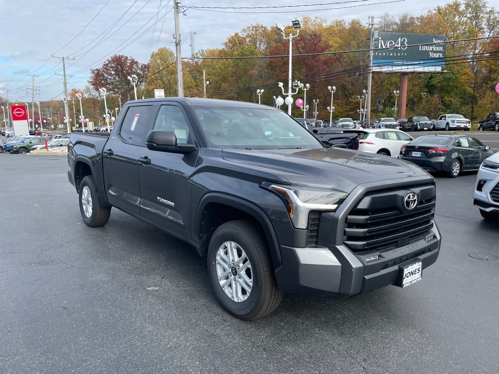 New 2026 Toyota Tundra SR5 SR5 CREWMAX 5.5