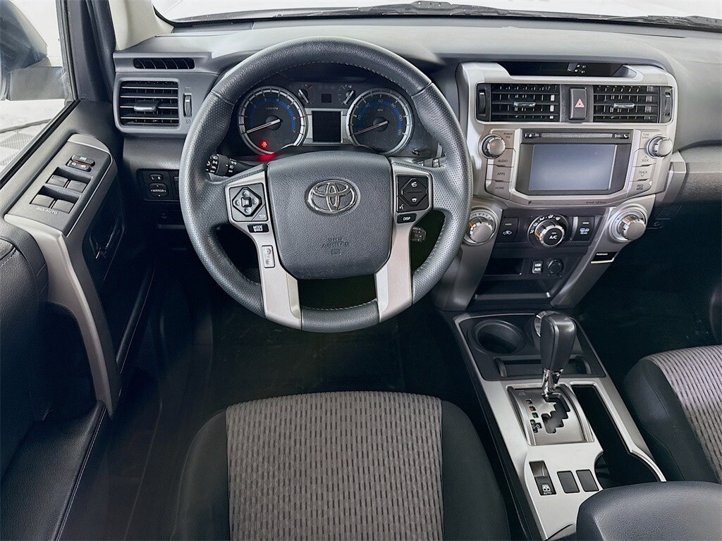 2016 Toyota 4Runner SR5 photo 3