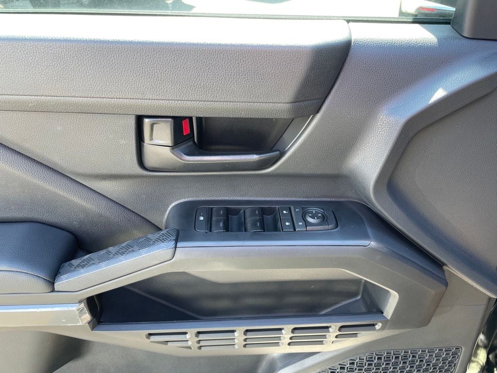 2026 Toyota Tacoma SR5 - Photo 8