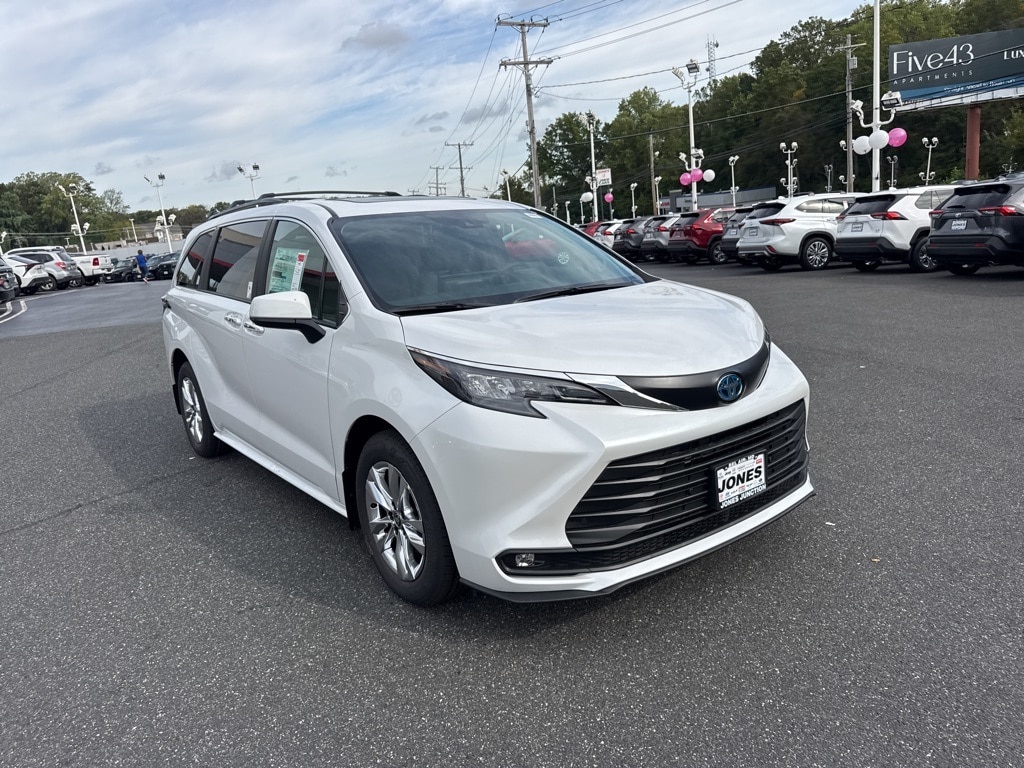 New 2025 Toyota Sienna XLE 7 PASSENGER