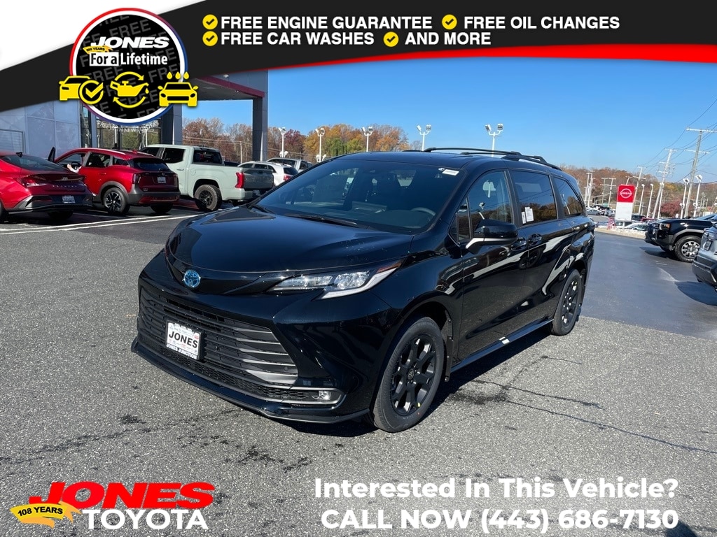 2025 Toyota Sienna Woodland Edition's photo