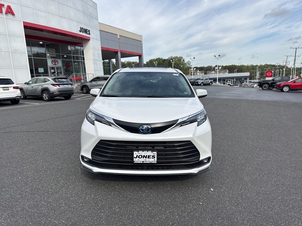 New 2025 Toyota Sienna XLE 7 PASSENGER