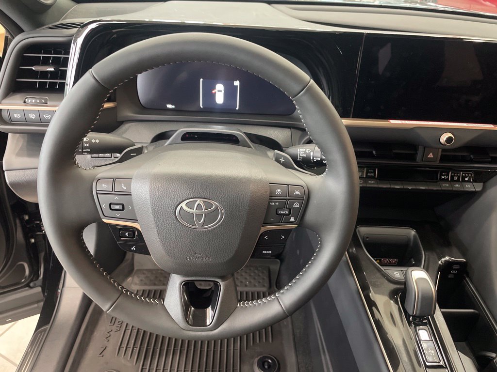 2026 Toyota Crown Signia Limited - Photo 14