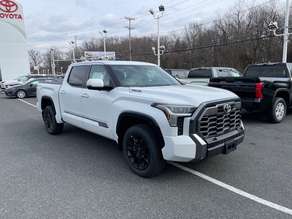 New 2025 Toyota Tundra i-FORCE MAX Platinum PLATINUM CREWMAX 5.5
