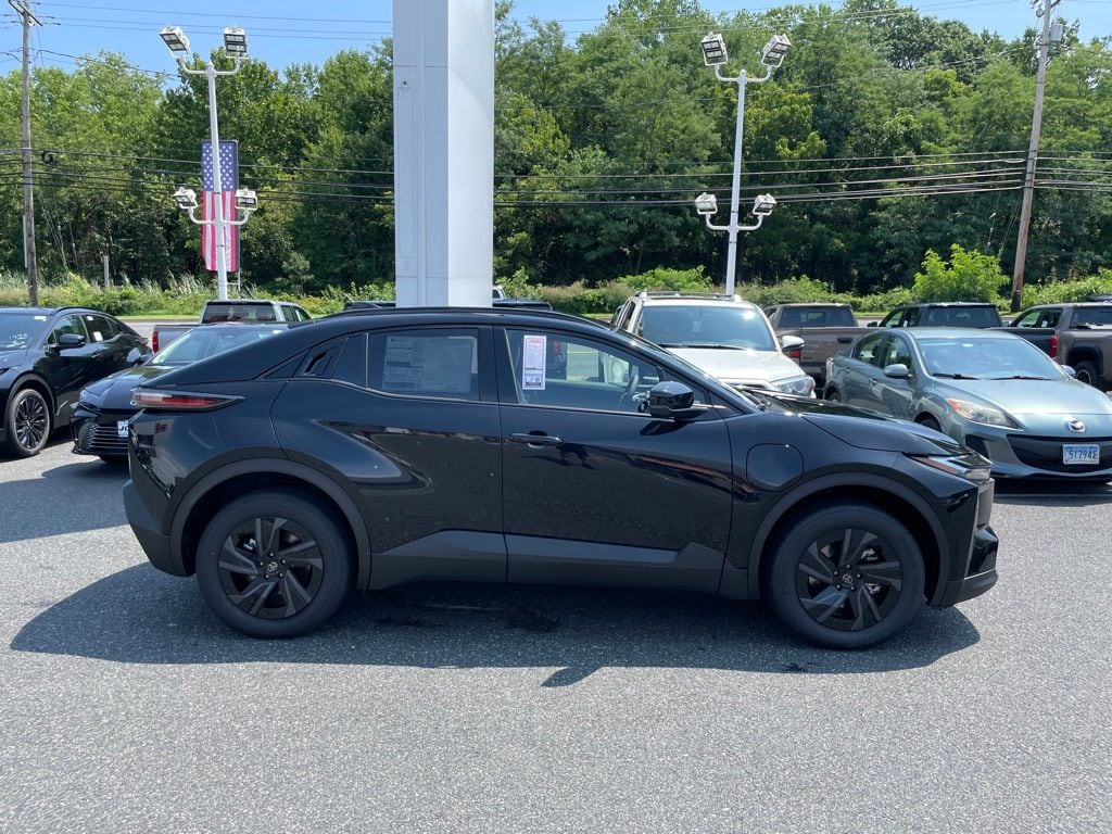 New 2026 Toyota C-HR SE SE AWD