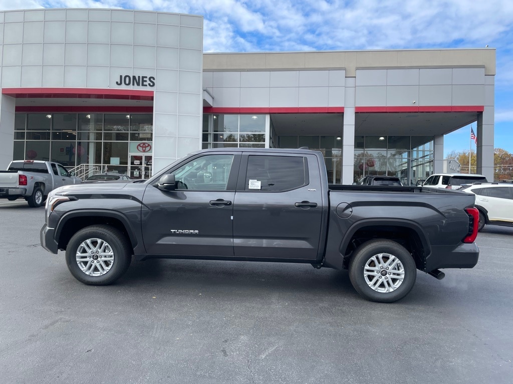 New 2026 Toyota Tundra SR5 SR5 CREWMAX 5.5