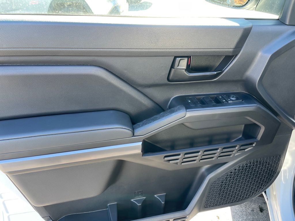 2026 Toyota Tacoma SR5 - Photo 8