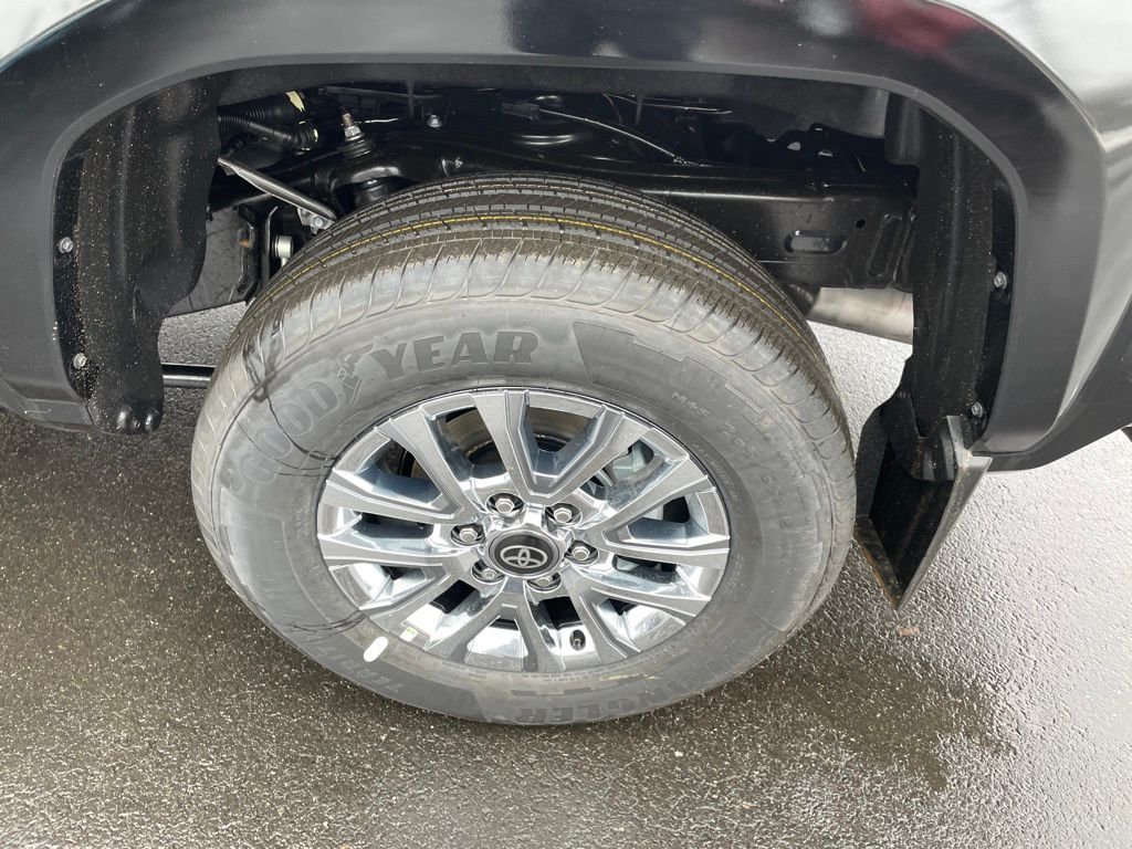 2026 Toyota Tacoma Limited - Photo 7
