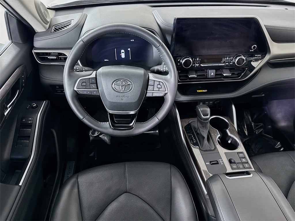 Used 2024 Toyota Highlander Hybrid Limited SUV