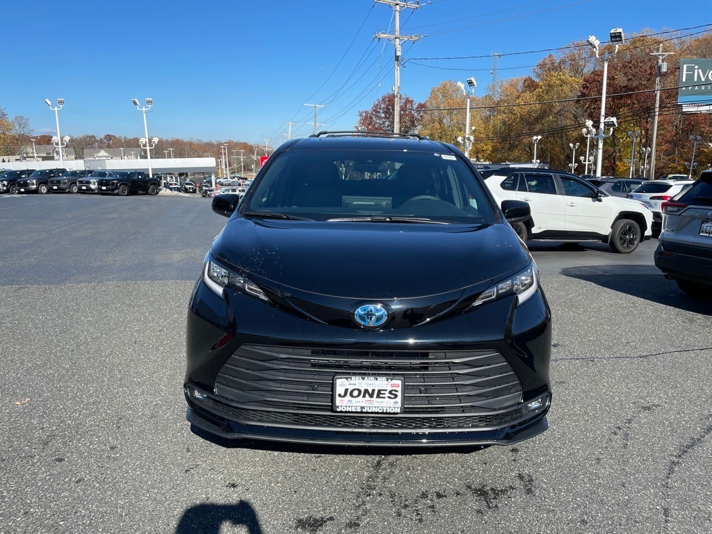 New 2025 Toyota Sienna Woodland Edition WOODLAND EDITION