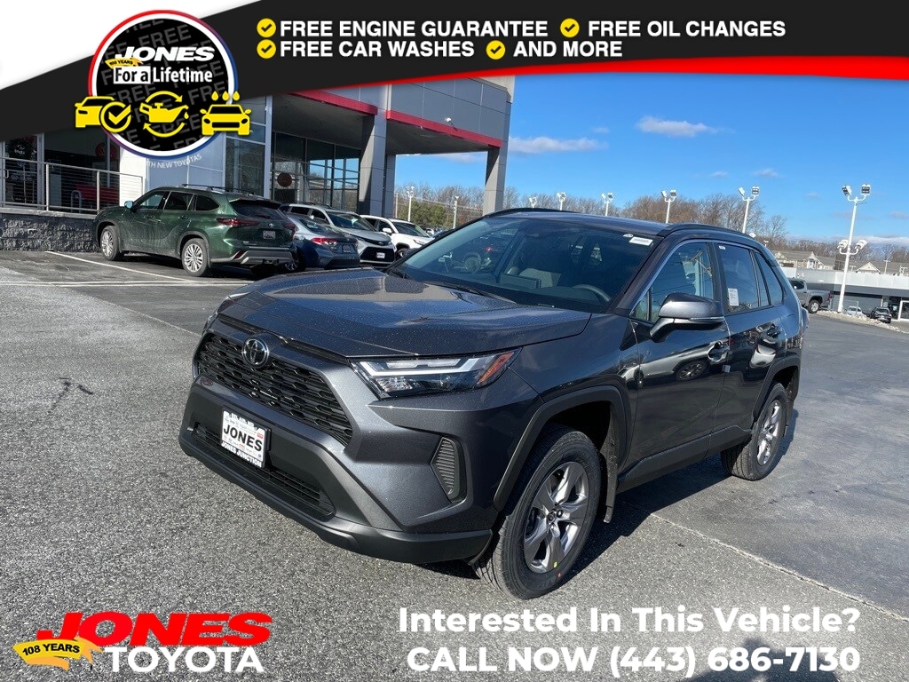 2025 Toyota RAV4 XLE's photo