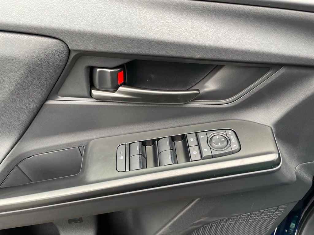 2026 Toyota bZ XLE - Photo 8