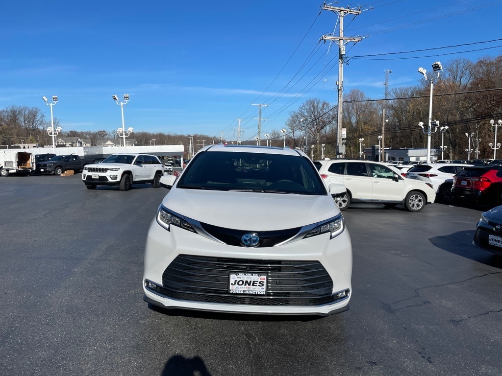 New 2025 Toyota Sienna Limited 7 PASSENGER