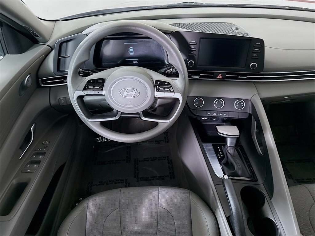 Used 2025 Hyundai Elantra SE Sedan