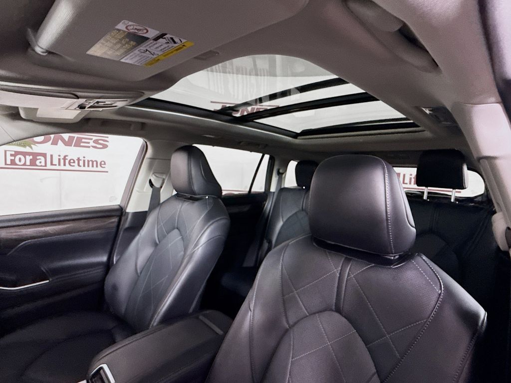 2026 Toyota Highlander Platinum - Photo 12