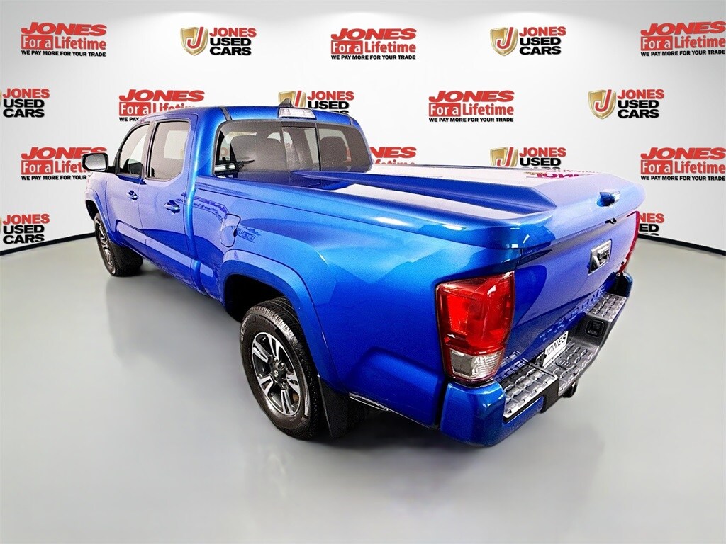 2017 Toyota Tacoma TRD Sport photo 2