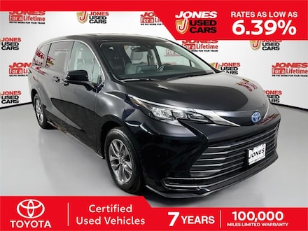 2024 Toyota Sienna LE Van Passenger Van