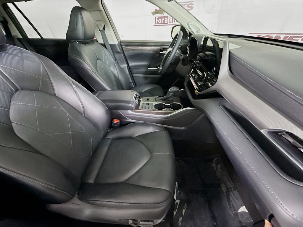 2026 Toyota Highlander Platinum - Photo 34