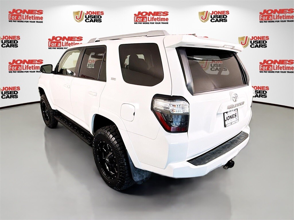 2016 Toyota 4Runner SR5 photo 2