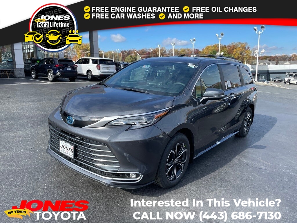 2025 Toyota Sienna Platinum's photo