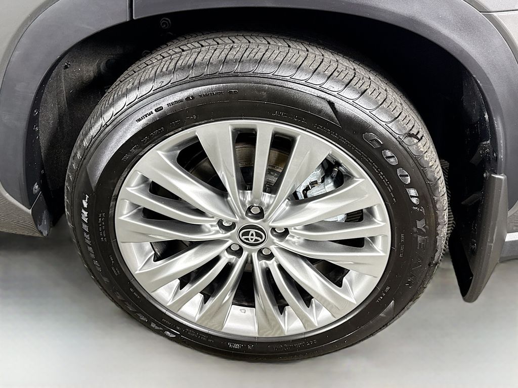 2026 Toyota Highlander Platinum - Photo 37