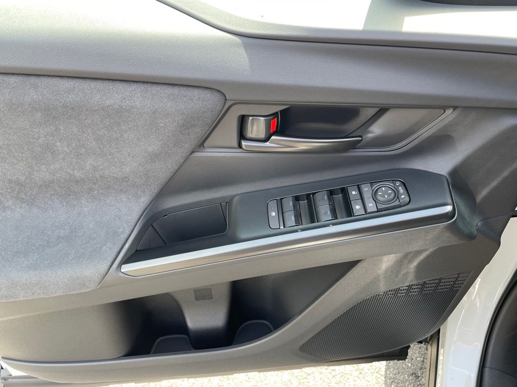 2026 Toyota C-HR SE - Photo 8