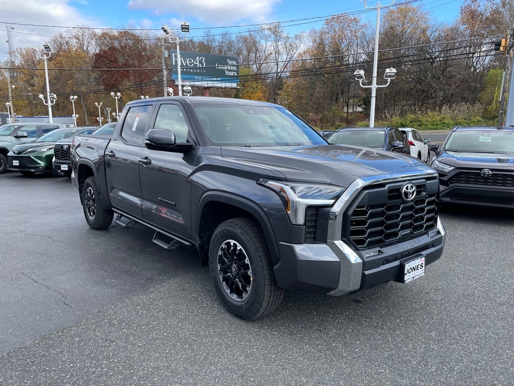 New 2026 Toyota Tundra SR5 SR5 CREWMAX 5.5