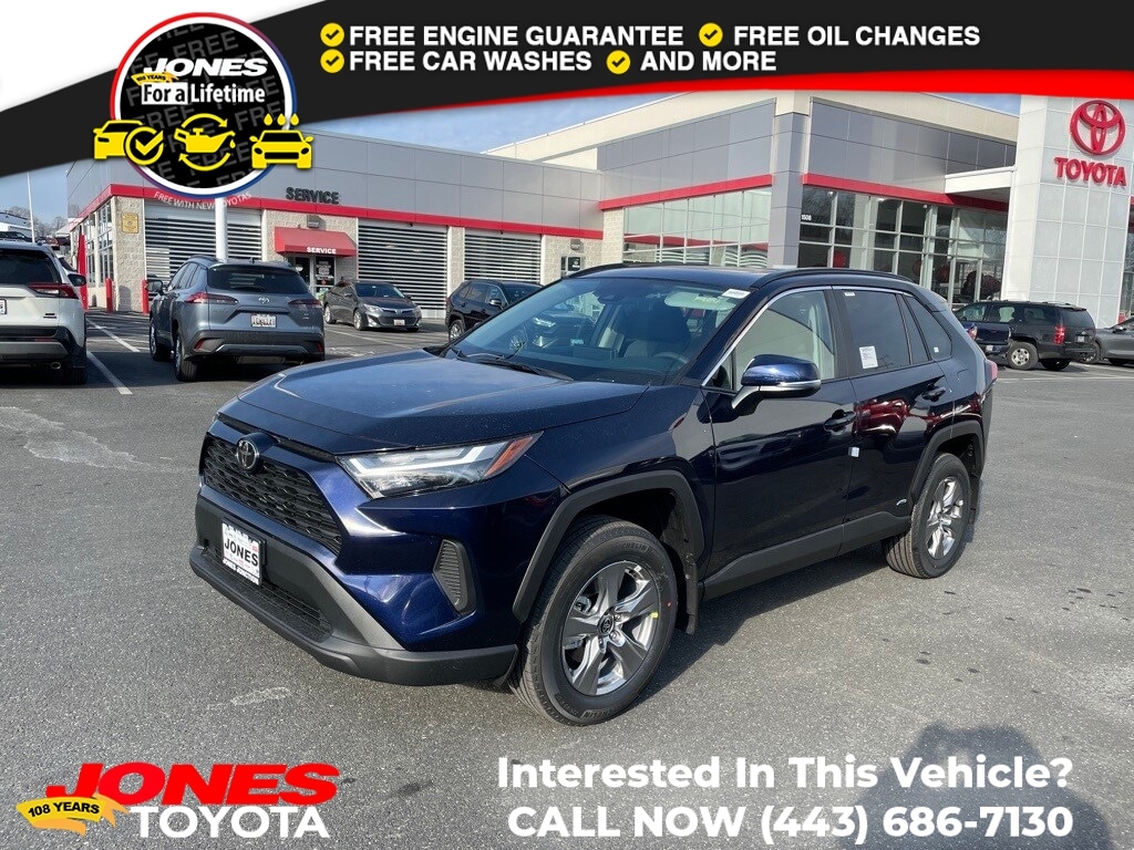 2025 Toyota RAV4 XLE's photo
