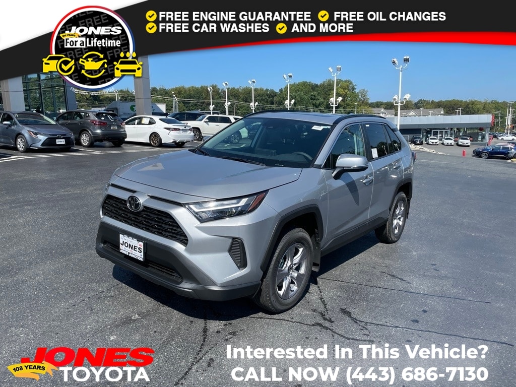 2025 Toyota RAV4 XLE's photo