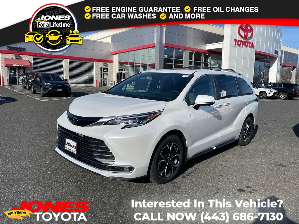 2026 Toyota Sienna Platinum's photo