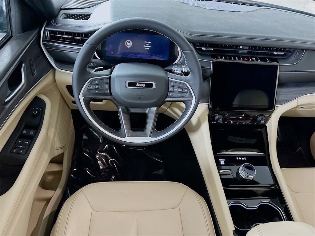 2023 Jeep Grand Cherokee Limited photo 3