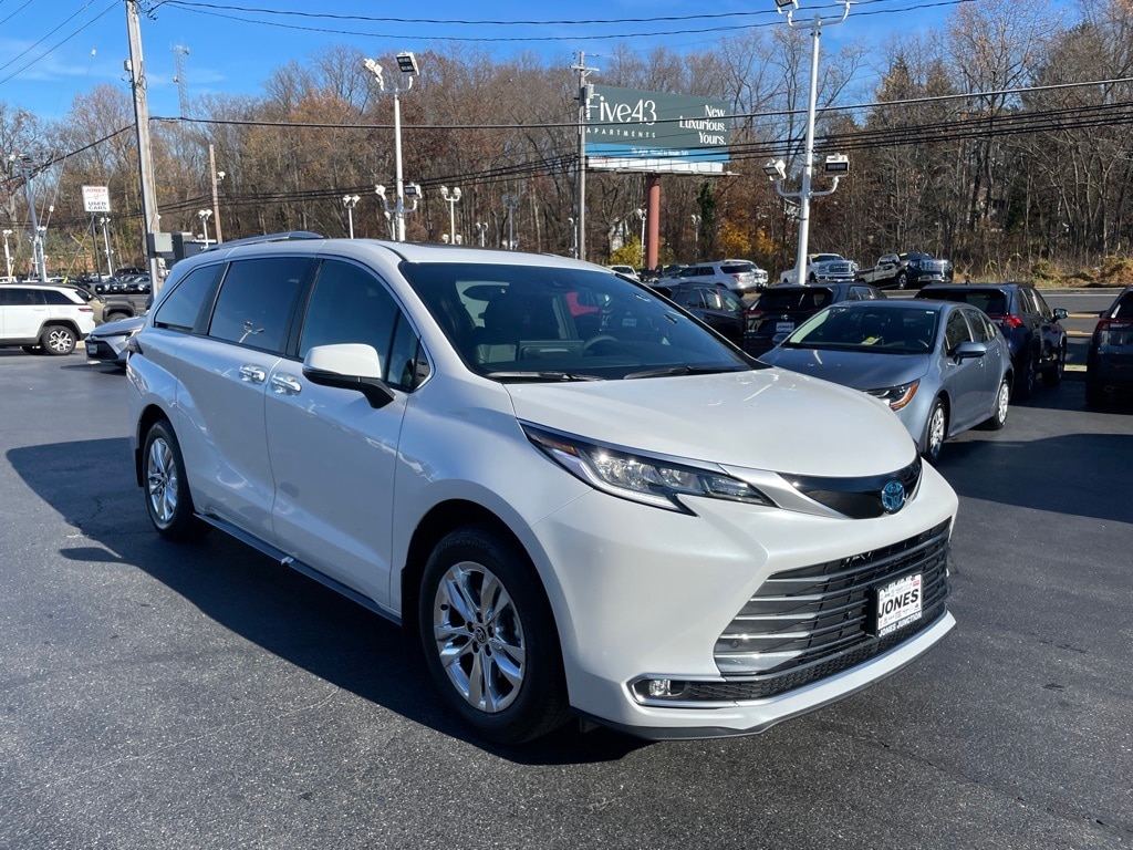 New 2025 Toyota Sienna Limited 7 PASSENGER