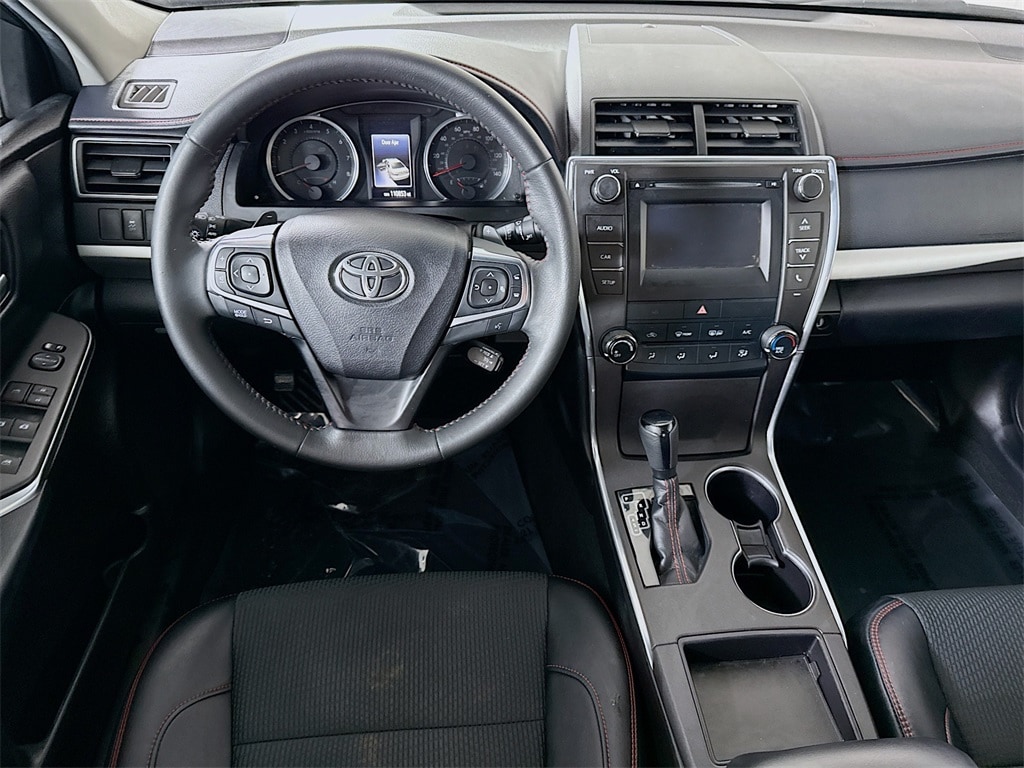 Used 2016 Toyota Camry SE Sedan