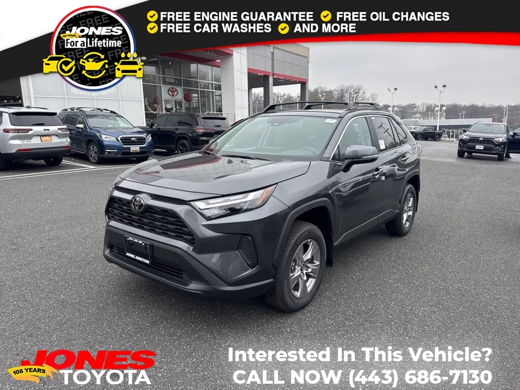 2025 Toyota RAV4 XLE's photo