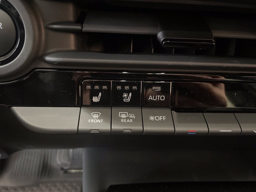 2026 Toyota Crown Signia Limited - Photo 18