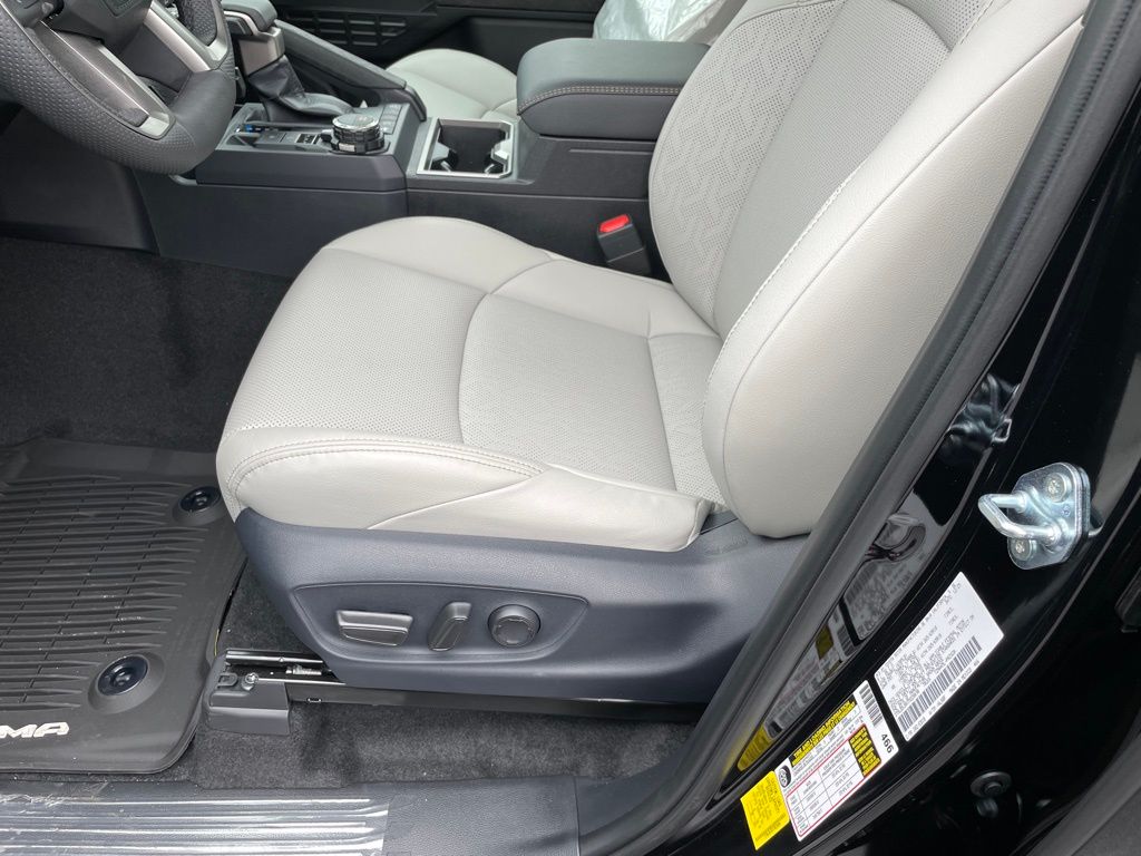 2026 Toyota Tacoma Limited - Photo 9