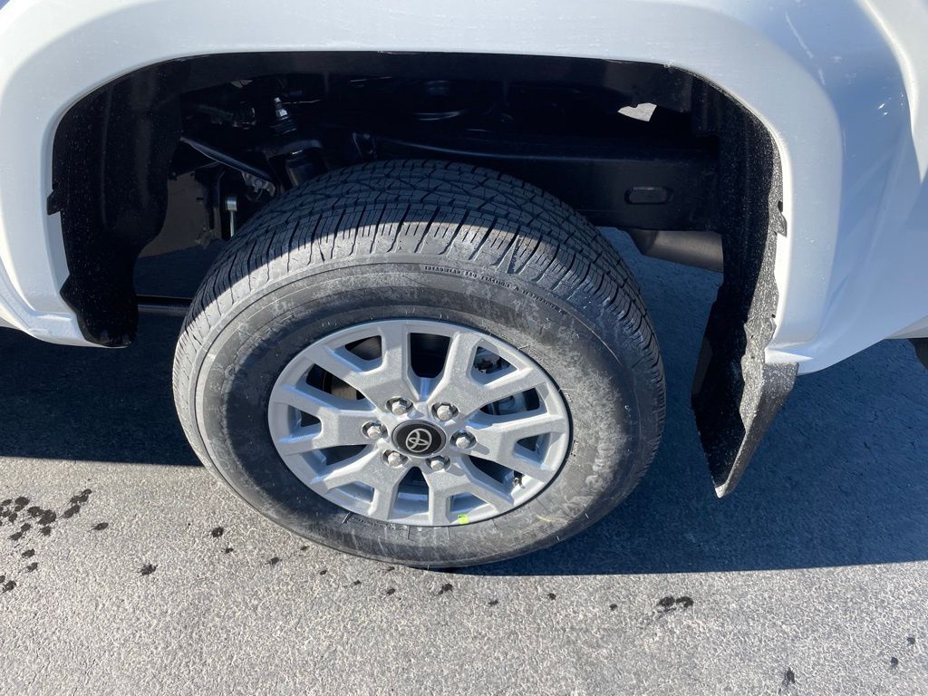 2026 Toyota Tacoma SR5 - Photo 7