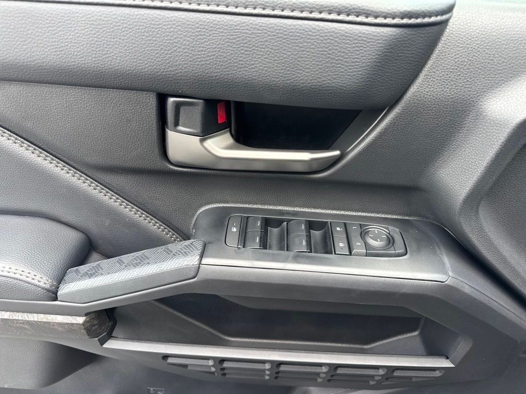 2026 Toyota Tacoma Limited - Photo 8