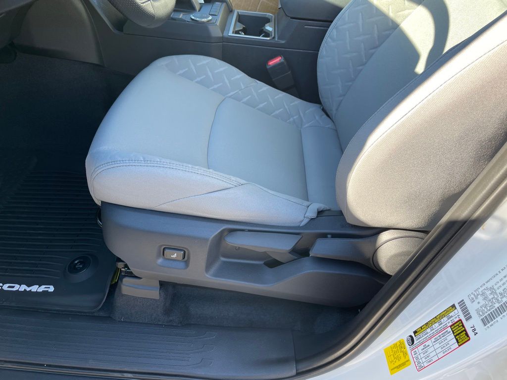 2026 Toyota Tacoma SR5 - Photo 10