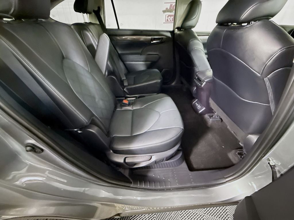 2026 Toyota Highlander Platinum - Photo 33